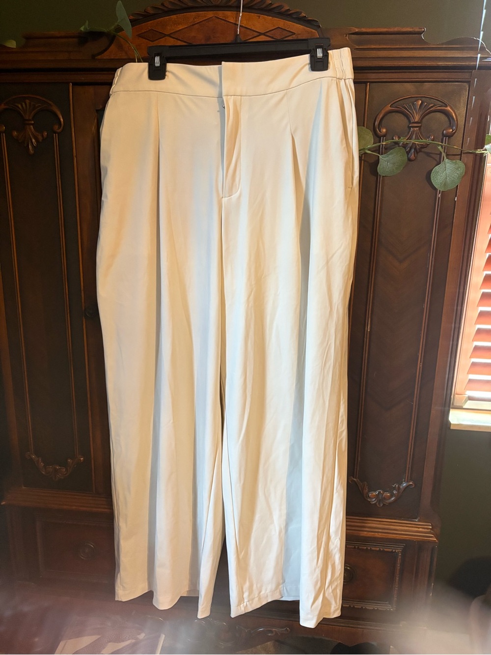 Athleta Cream Wide-Leg Pleated Pants